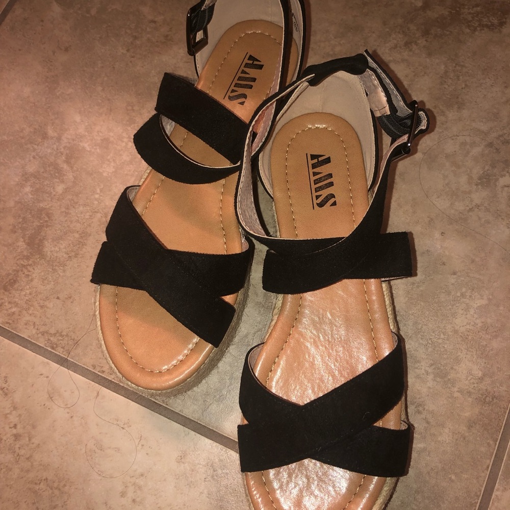 Black platform espadrille